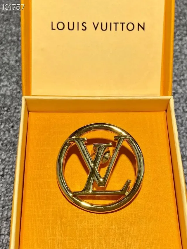 Louis Vuitton Broche Circular LV Monograma Dorado 5