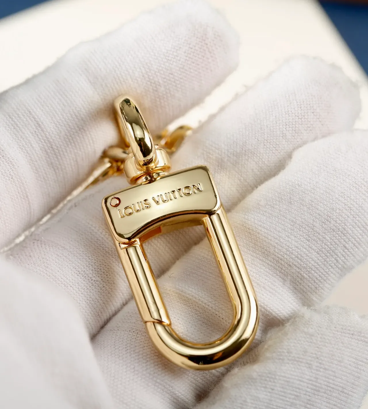 Louis Vuitton Envelope Gold Monogram-Engraved Bracelet 4