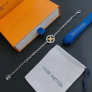 Louis Vuitton brazalete de cadena plateada con charm floral de esmalte