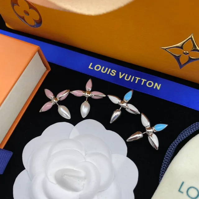 Louis Vuitton Floral Motif Pink Enamel and Pearl-Effect Earrings 5