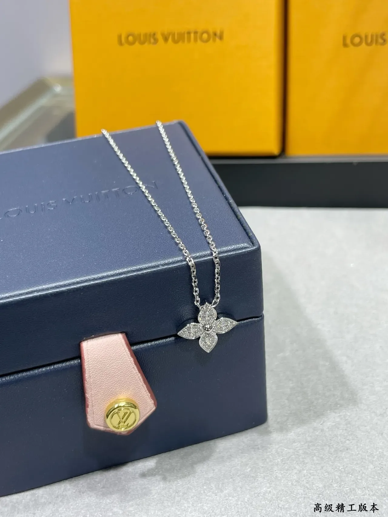Louis Vuitton Floral Pendant Silver Gold Four-Petal Flower Pavé-Set Crystals Necklace 8