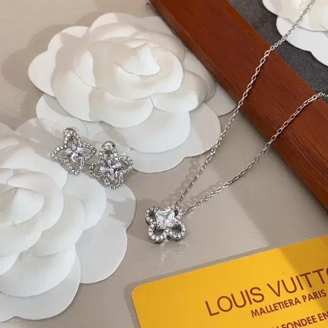 Louis Vuitton Floral Quatrefoil Crystal Stud Earrings 2