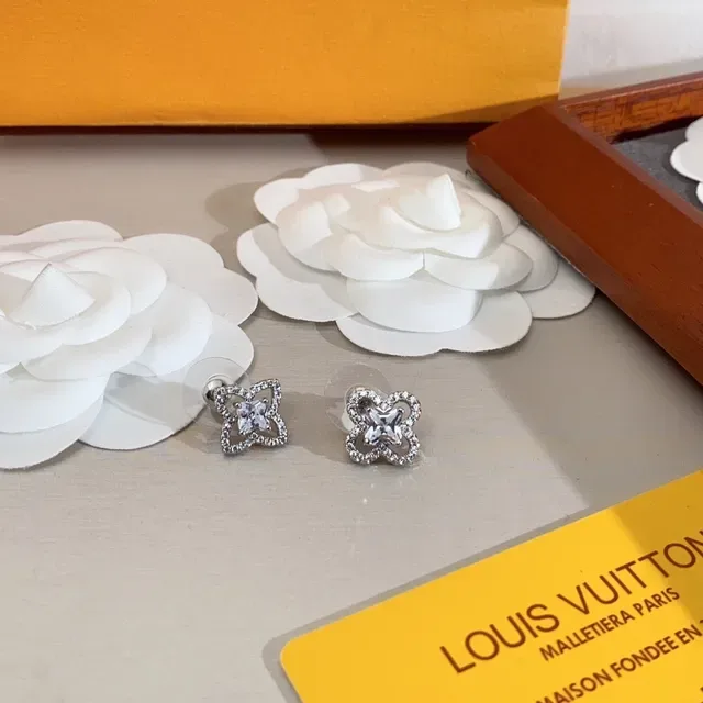 Louis Vuitton Floral Quatrefoil Crystal Stud Earrings 5
