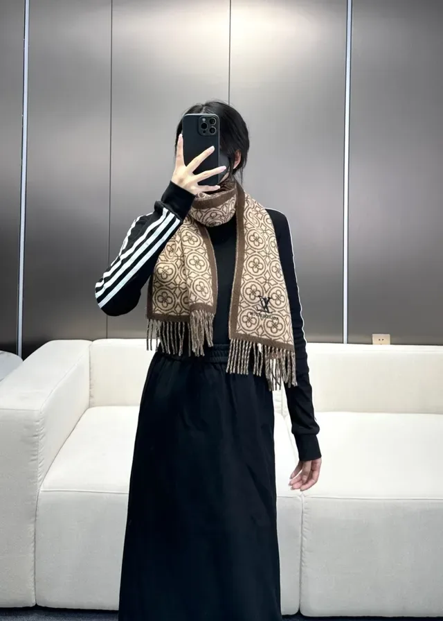 Louis Vuitton Geometric Monogram Jacquard Beige and Brown Cashmere Scarf 2