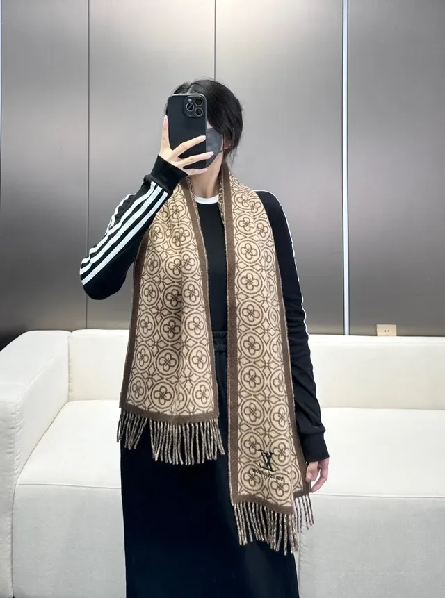 Louis Vuitton Geometric Monogram Jacquard Beige and Brown Cashmere Scarf 4