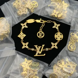 Louis Vuitton Gold Transparent Chain Pavé Crystal Embellished Bracelet