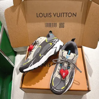 Tênis Chunky Louis Vuitton com Sola Cinza Bege, Construção em Malha e Sintético com Overlay
