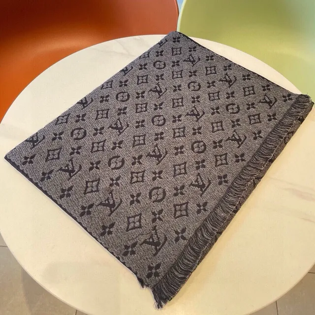 Louis Vuitton Écharpe Gris Noir Monogramme Jacquard Tonal Cachemire Foncé 5