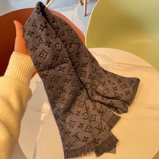 Louis Vuitton Écharpe Gris Noir Monogramme Jacquard Tonal Cachemire Foncé 8