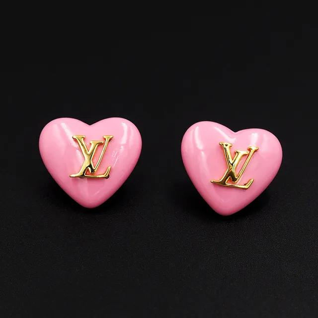 Louis Vuitton boucles d'oreilles en forme de cœur en émail rose brillant et ton doré avec monogramme LV Monogram 2