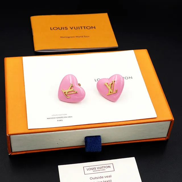 Louis Vuitton boucles d'oreilles en forme de cœur en émail rose brillant et ton doré avec monogramme LV Monogram 3