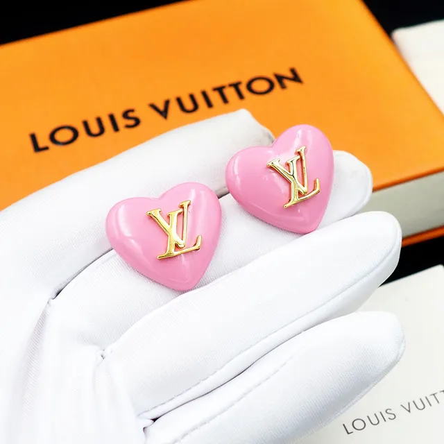 Louis Vuitton boucles d'oreilles en forme de cœur en émail rose brillant et ton doré avec monogramme LV Monogram 8
