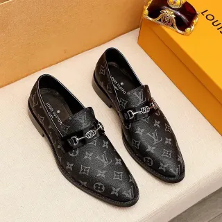 Louis Vuitton Horsebit काला Monogram चमड़ा लोअफर