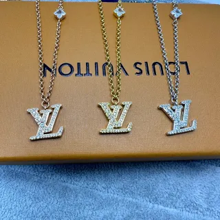 Louis Vuitton 标志性单色系吊坠 镀金银色 Pavé-Crystal Square-Cut Accent 项链