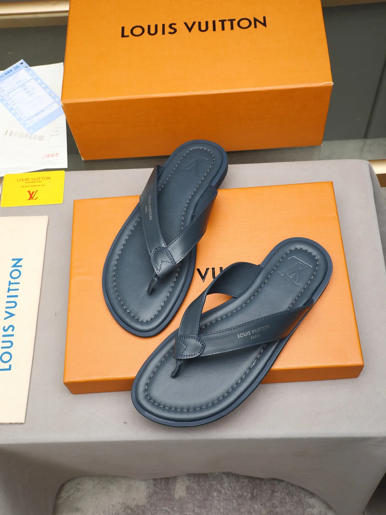 Louis Vuitton Leather Thong Flip-Flop Slippers 4