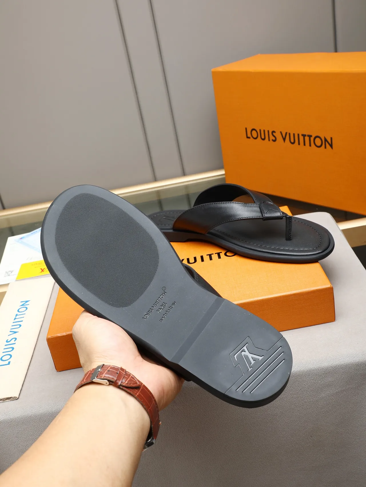 Louis Vuitton Leather Thong Flip-Flop Slippers 7