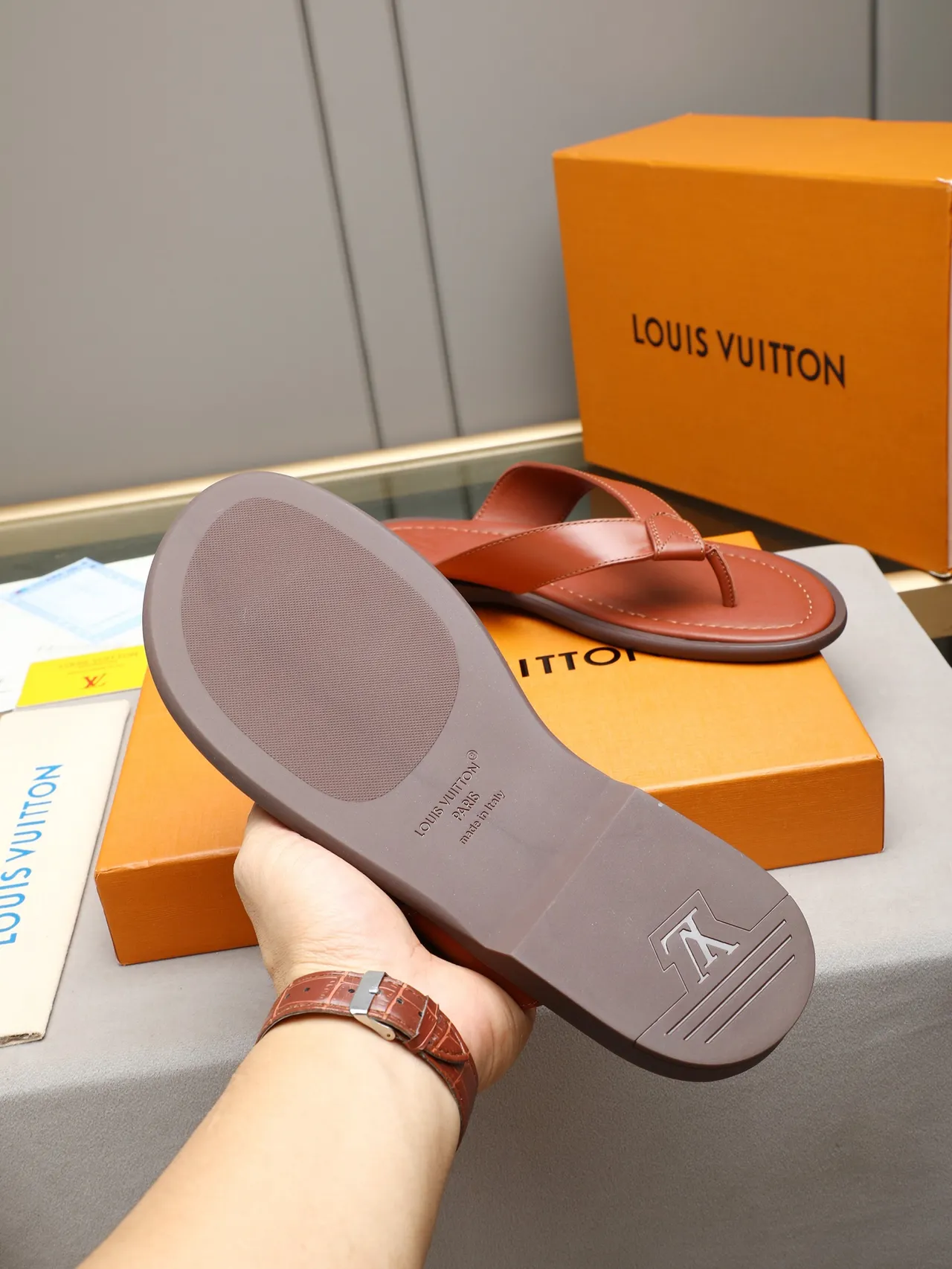 Louis Vuitton Leather Thong Flip-Flop Slippers 8