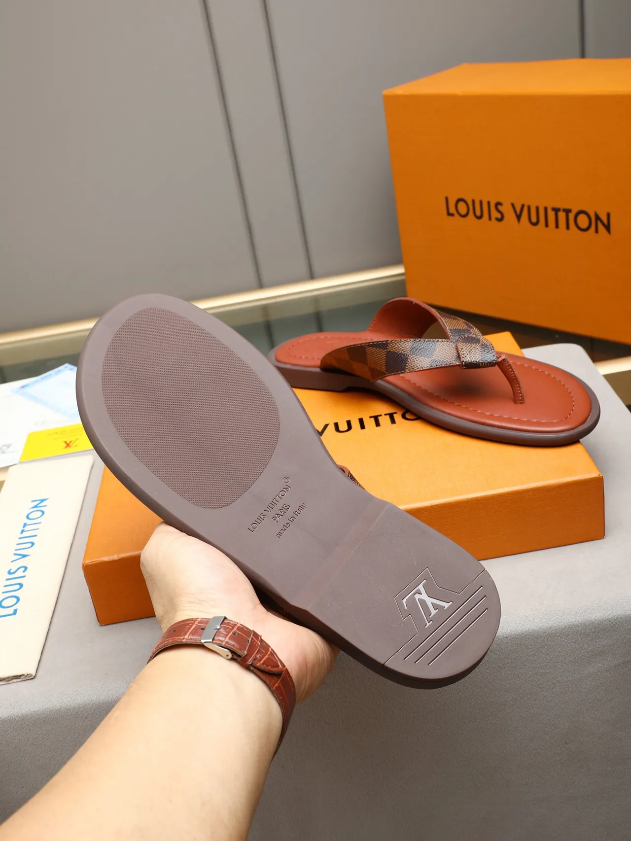 Louis Vuitton Leather Thong Flip-Flop Slippers 10