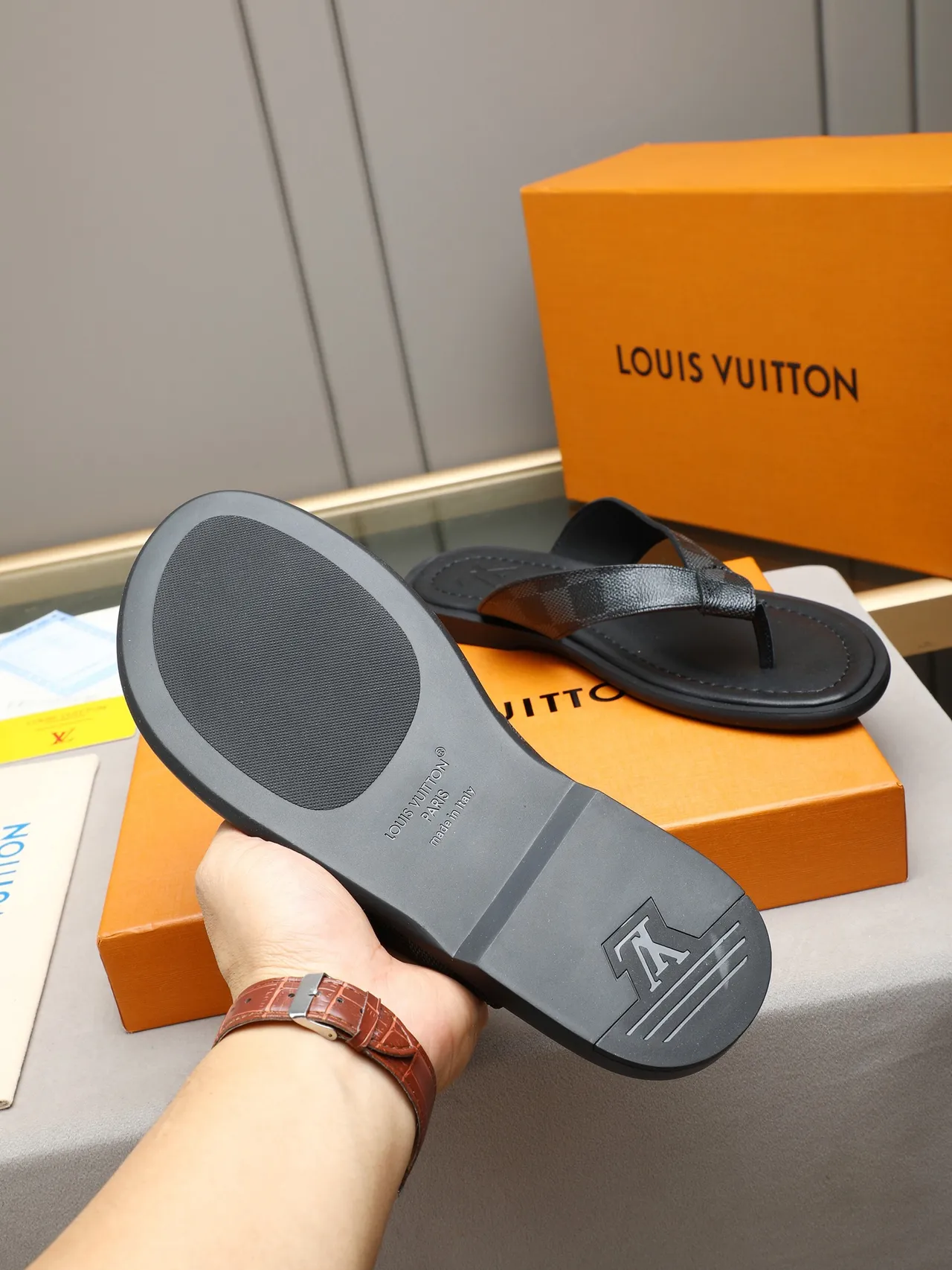 Louis Vuitton Leather Thong Flip-Flop Slippers 11