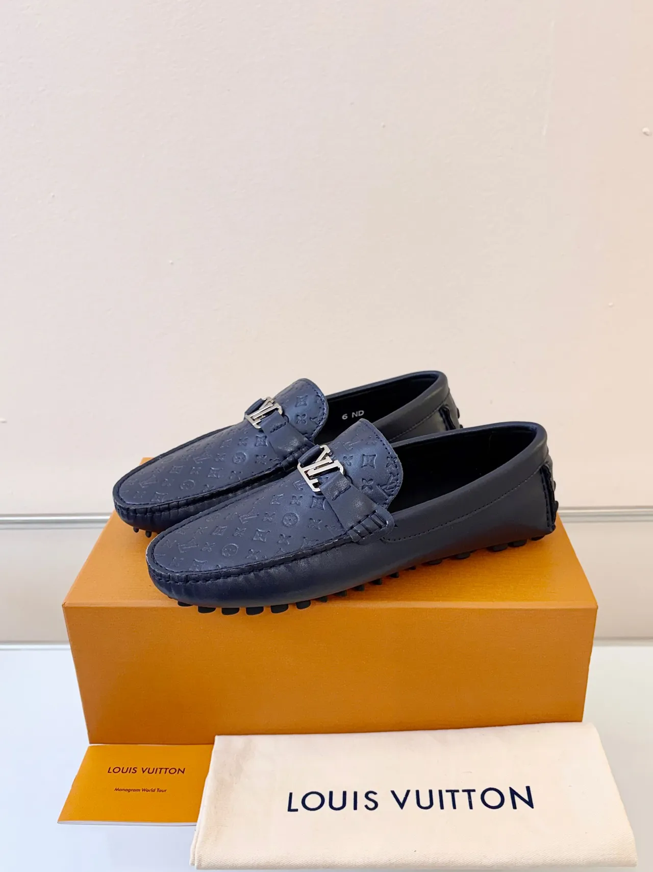 Louis Vuitton Loafer Bleu Marine Noir Monogramme Embossé Cuir Métal Boucle LV Sangle Loafer 2