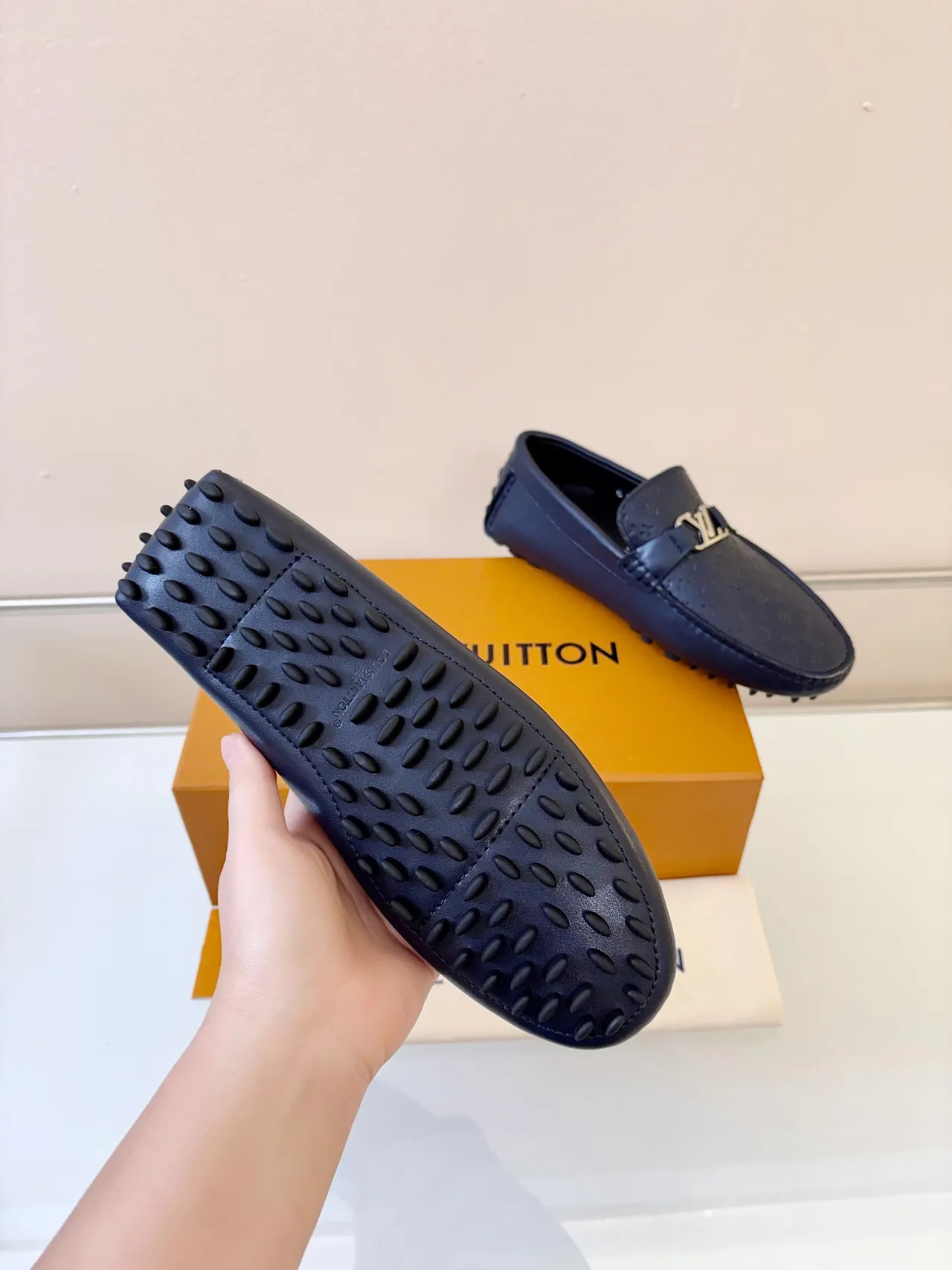 Louis Vuitton Loafer Bleu Marine Noir Monogramme Embossé Cuir Métal Boucle LV Sangle Loafer 5