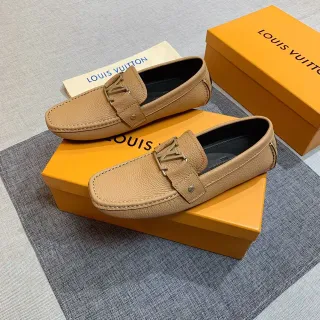 Louis Vuitton Loafer Couro Texturizado Tan Fivela LV Logo Sapatos Loafer