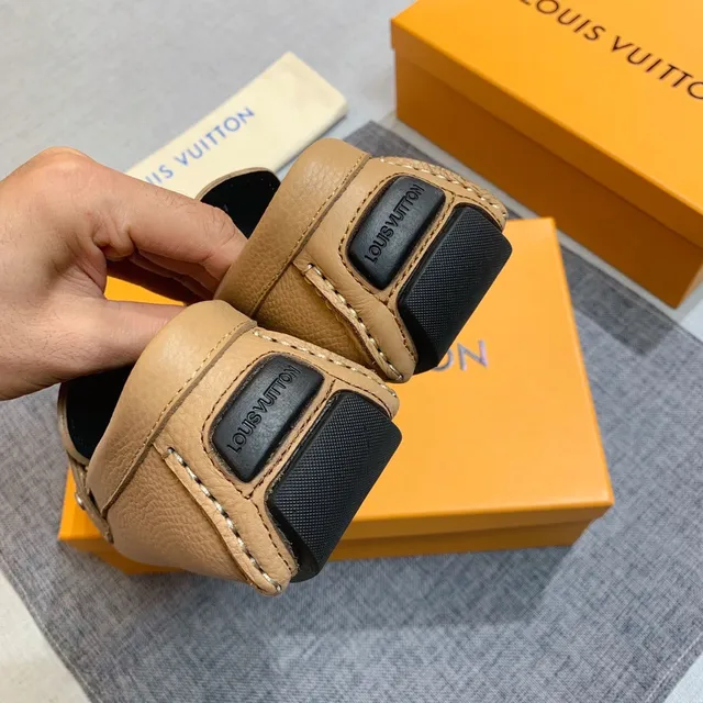 Loafer Louis Vuitton Cuir Pebbled Tan Boucle LV Logo 4
