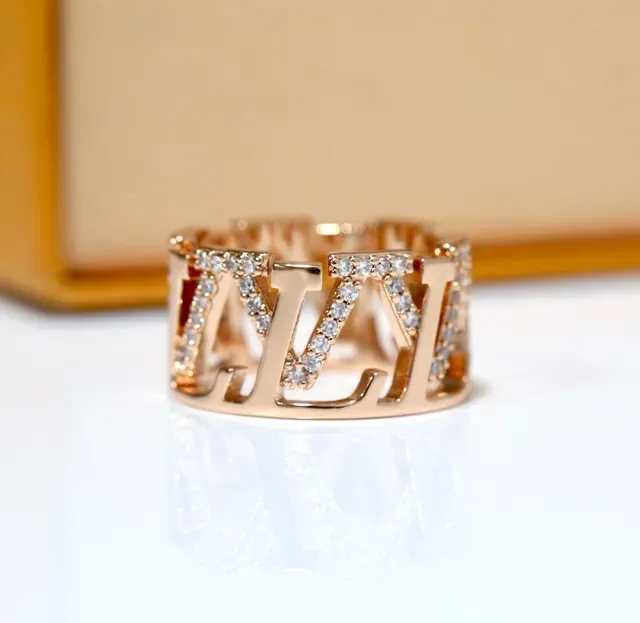 Bague Louis Vuitton LV Cercle Or Rose Or Argent Cristal Pavé 4