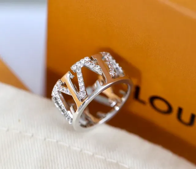 Bague Louis Vuitton LV Cercle Or Rose Or Argent Cristal Pavé 8
