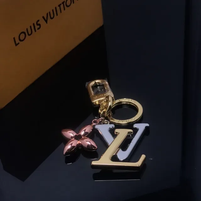 Bracelet Louis Vuitton LV Fleur Dorée Violette Métallique Monogramme Quatre Pétales Charm 2