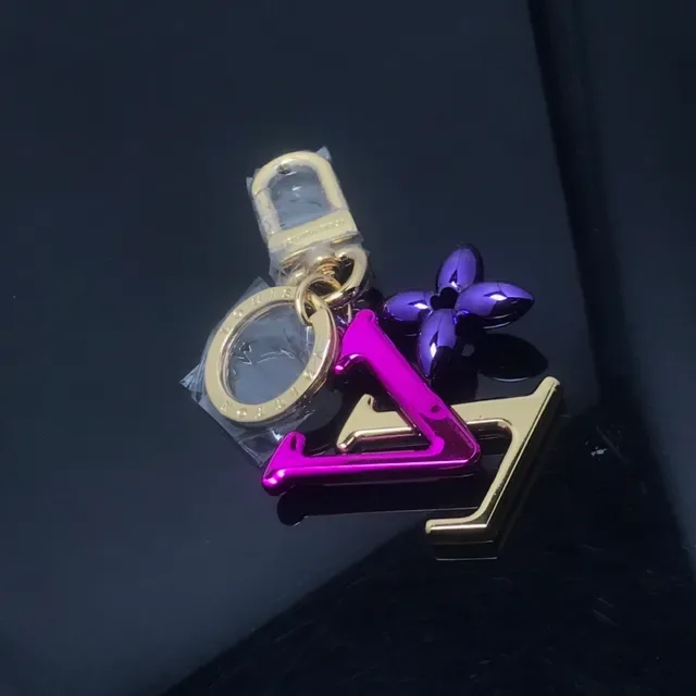 Bracelet Louis Vuitton LV Fleur Dorée Violette Métallique Monogramme Quatre Pétales Charm 3