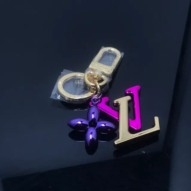Bracelet Louis Vuitton LV Fleur Dorée Violette Métallique Monogramme Quatre Pétales Charm 5