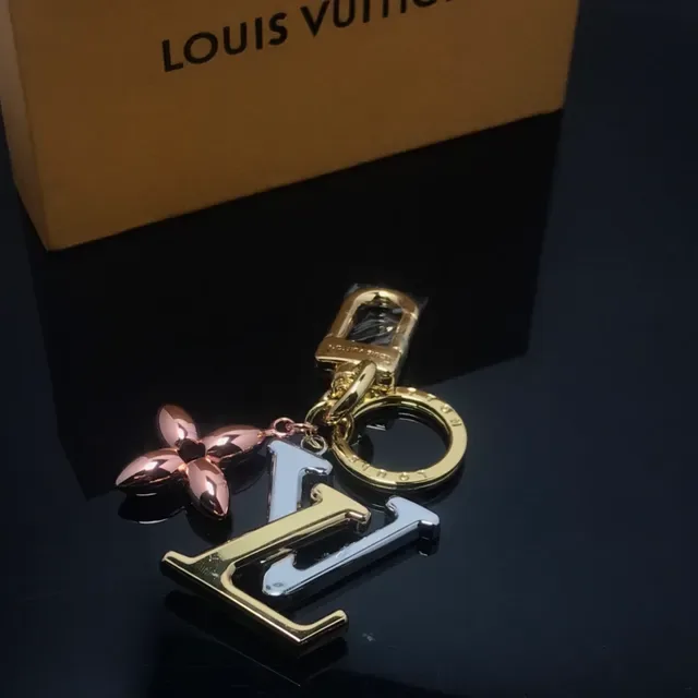 Bracelet Louis Vuitton LV Fleur Dorée Violette Métallique Monogramme Quatre Pétales Charm 7