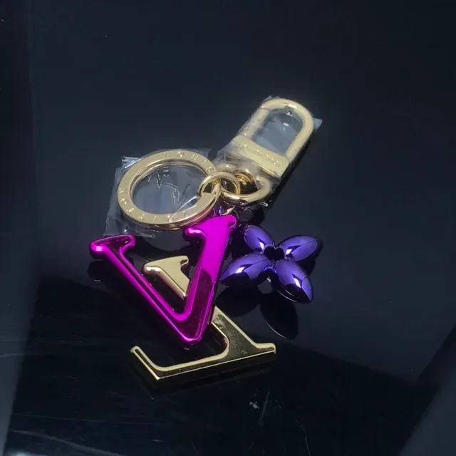 Bracelet Louis Vuitton LV Fleur Dorée Violette Métallique Monogramme Quatre Pétales Charm 9