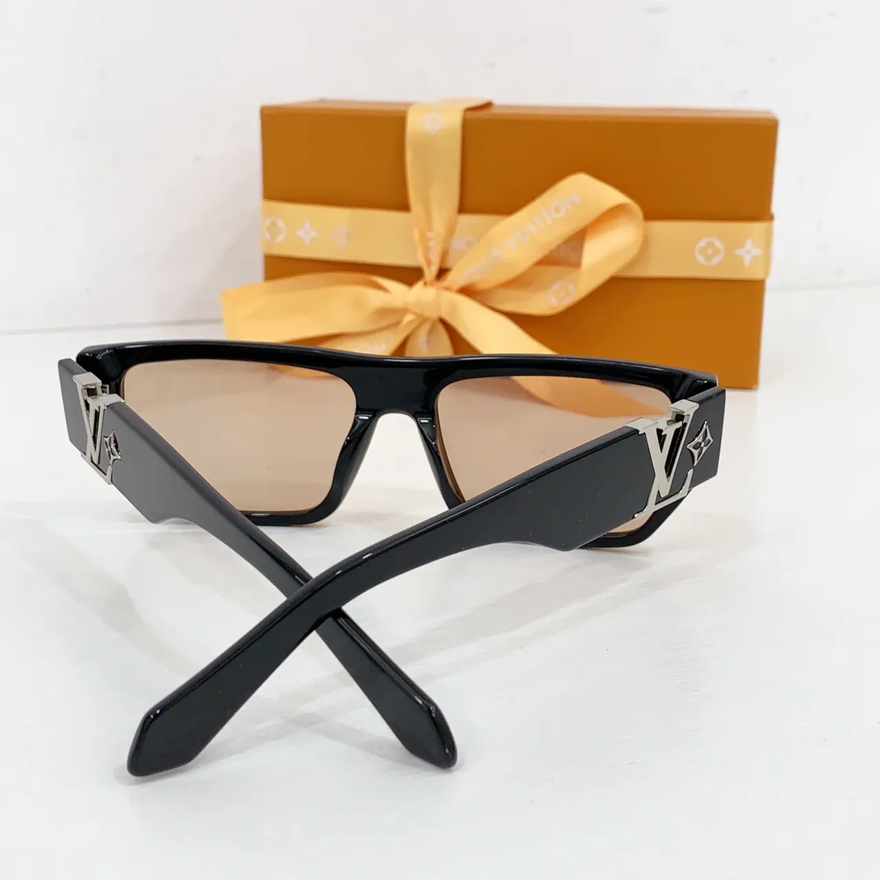 Louis Vuitton LV Fleur Bas Carré Translucide Ambre Lunettes de soleil 2