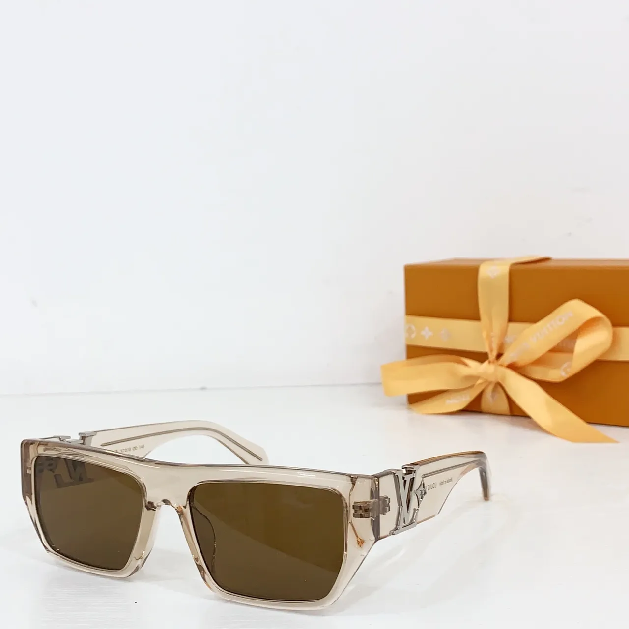 Louis Vuitton LV Fleur Bas Carré Translucide Ambre Lunettes de soleil 5