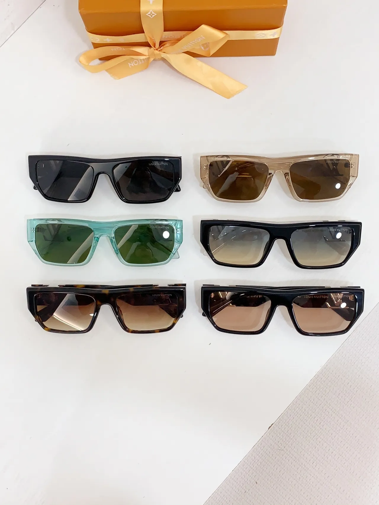 Louis Vuitton LV Fleur Bas Carré Translucide Ambre Lunettes de soleil 9