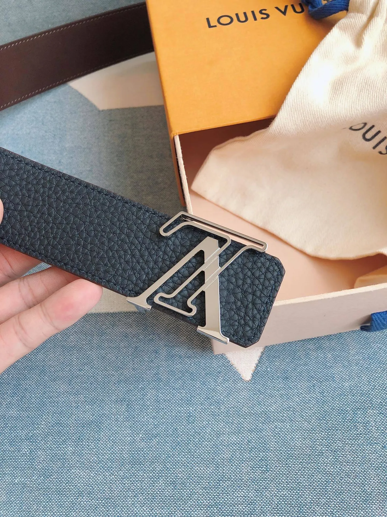 Louis Vuitton LV Initiales Blue Pebbled Leather Belt 7