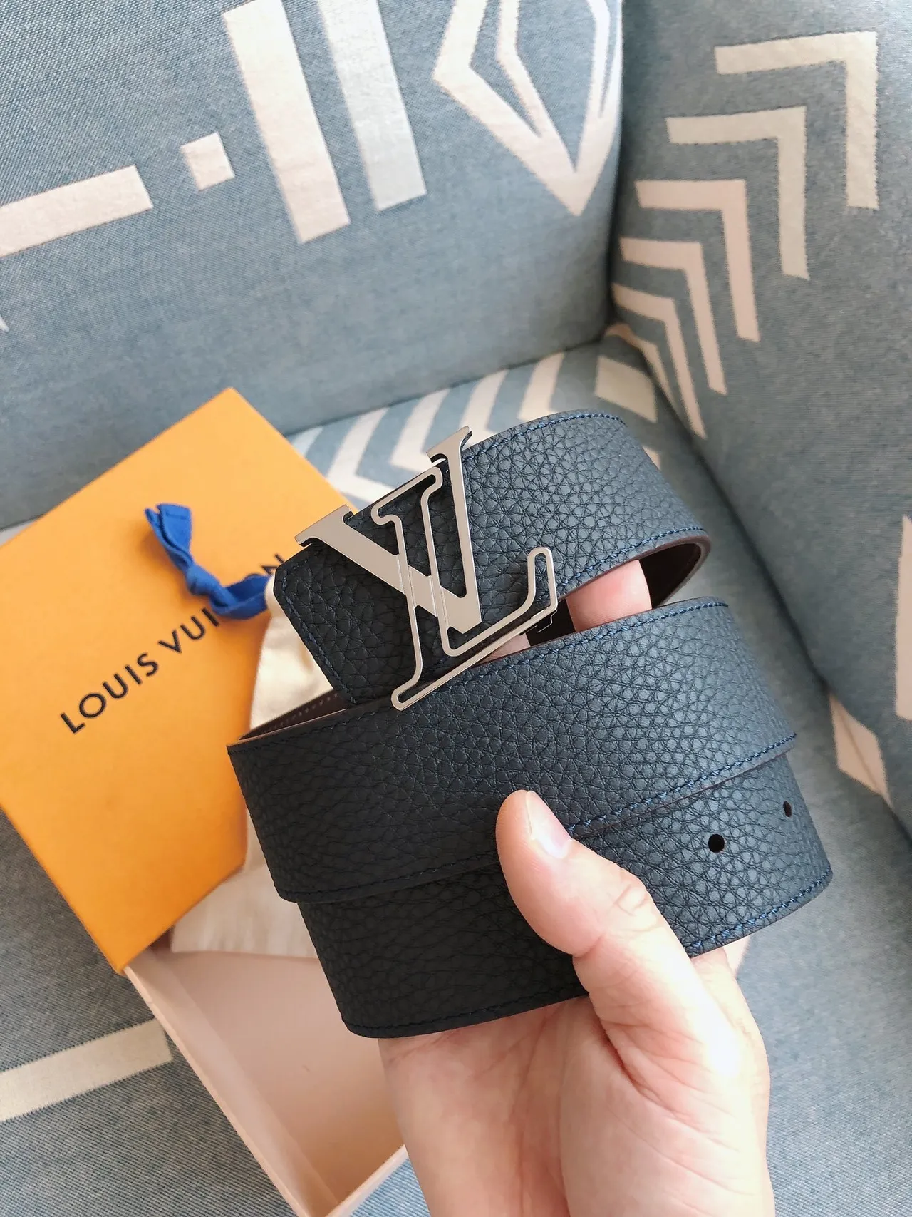 Louis Vuitton LV Initiales Blue Pebbled Leather Belt 8