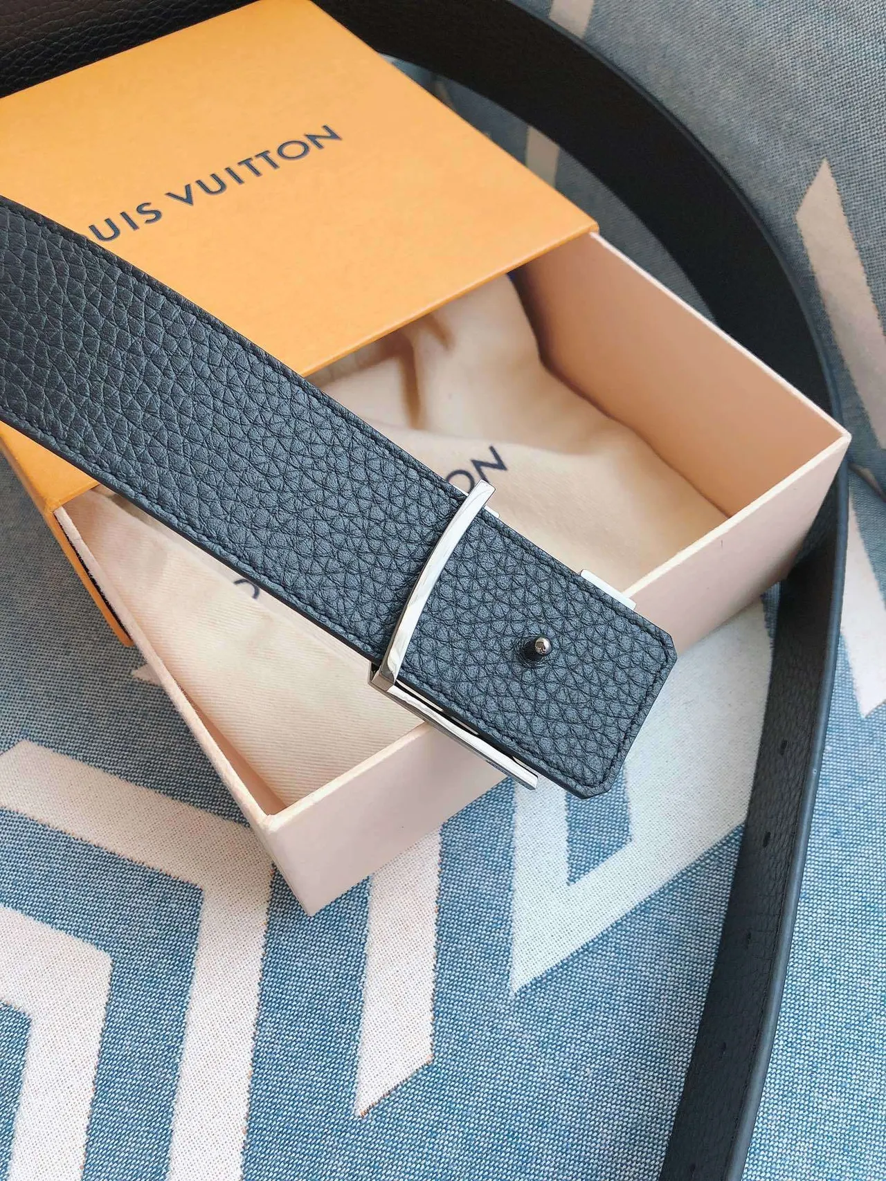 Louis Vuitton LV Initiales Burgundy Pebbled Leather Belt 4