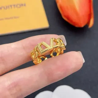 Louis Vuitton LV Monogram Chain Link Gold Ring