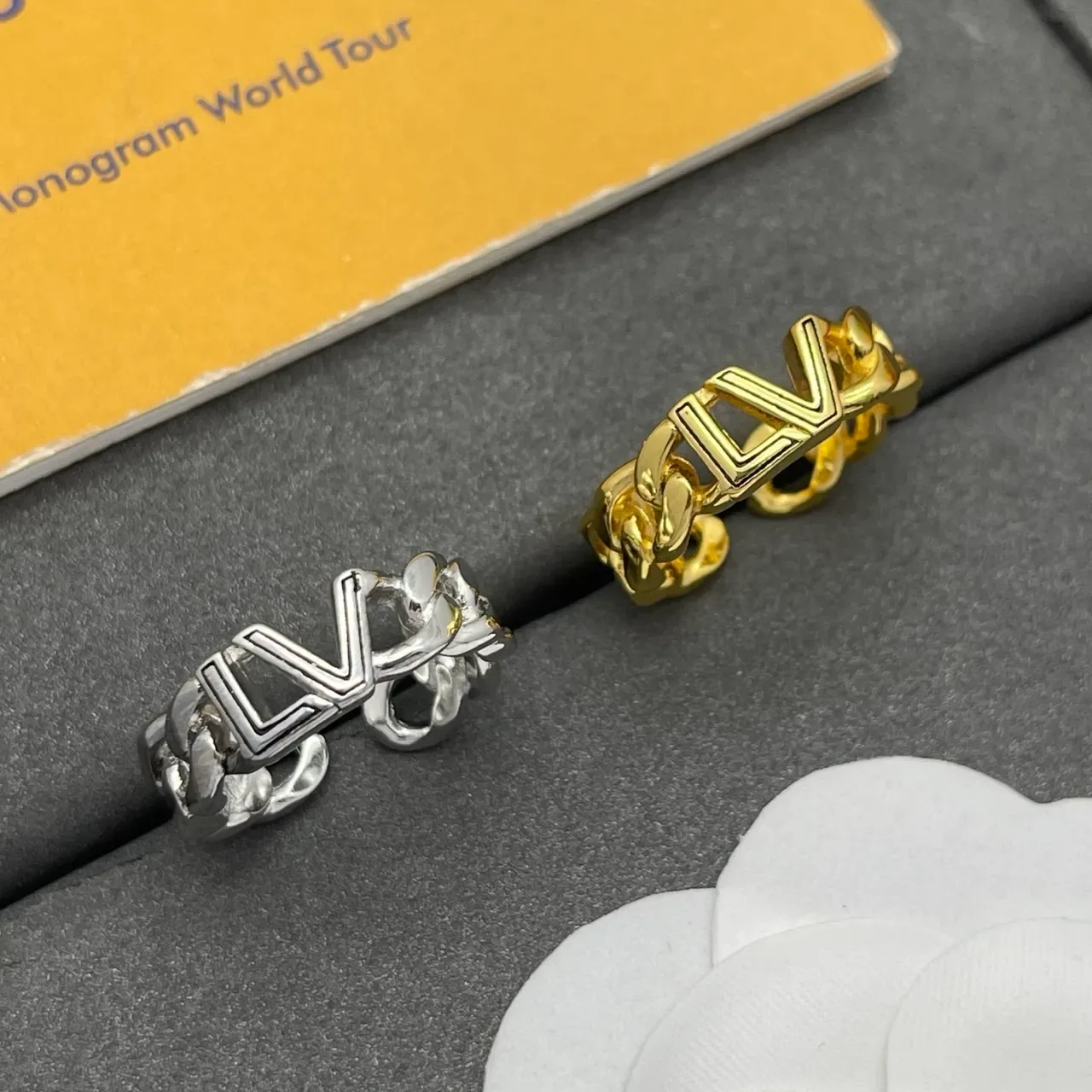 Louis Vuitton LV Monogram Chain Link Gold bague 2
