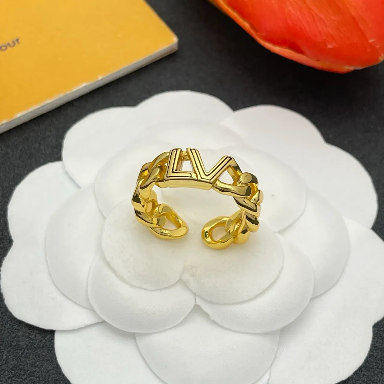 Louis Vuitton LV Monogram Chain Link Gold bague 7