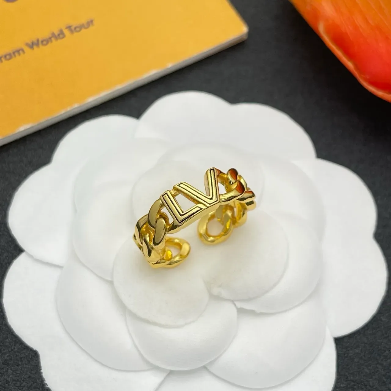 Louis Vuitton LV Monogram Chain Link Gold bague 8