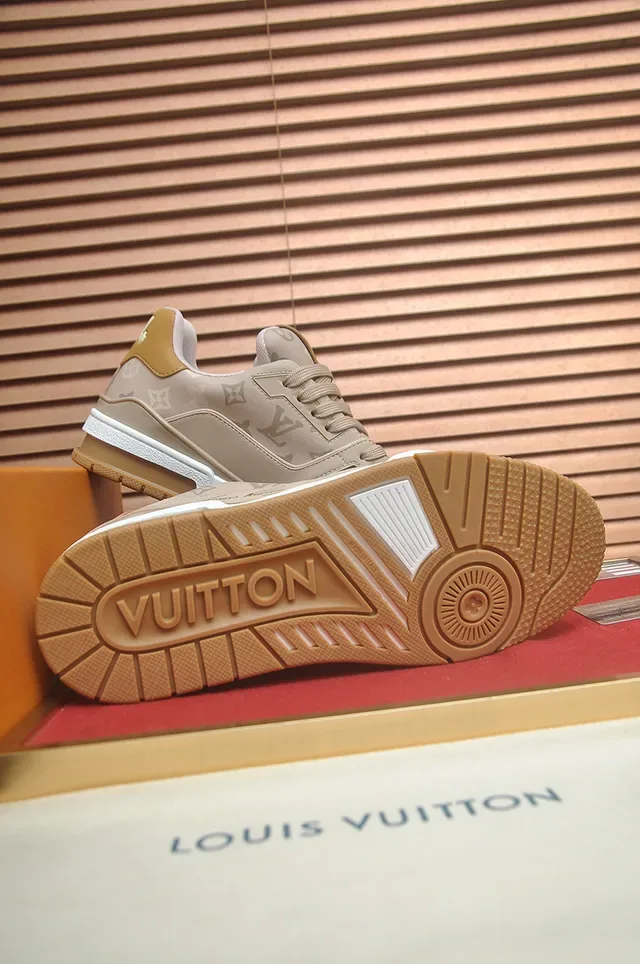 Louis Vuitton LV Trainer বেইজ সোনালি মোনোগ্রাম-প্রিন্ট উপরের লেয়ার্ড মিডসোল লাইফস্টাইল স্নিকার্স 3