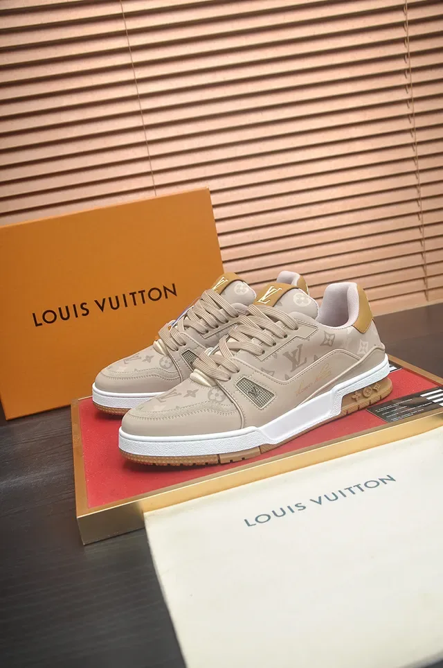 Louis Vuitton LV Trainer বেইজ সোনালি মোনোগ্রাম-প্রিন্ট উপরের লেয়ার্ড মিডসোল লাইফস্টাইল স্নিকার্স 4