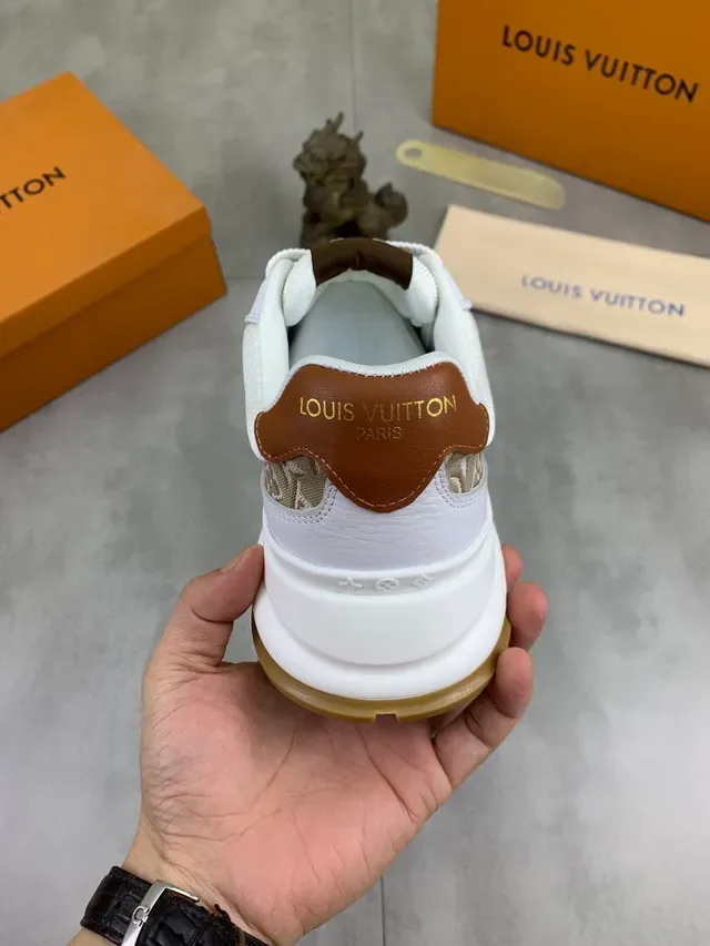 Louis Vuitton LV Trainer Beige Blanc Toile Monogram Semelle Intermédiaire Multicouche Sneakers Lifestyle 4