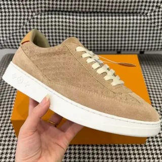 Louis Vuitton LV Trainer বেইজ হোয়াইট মোনোগ্রামড সুয়েড লো-টপ লাইফস্টাইল স্নিকার্স