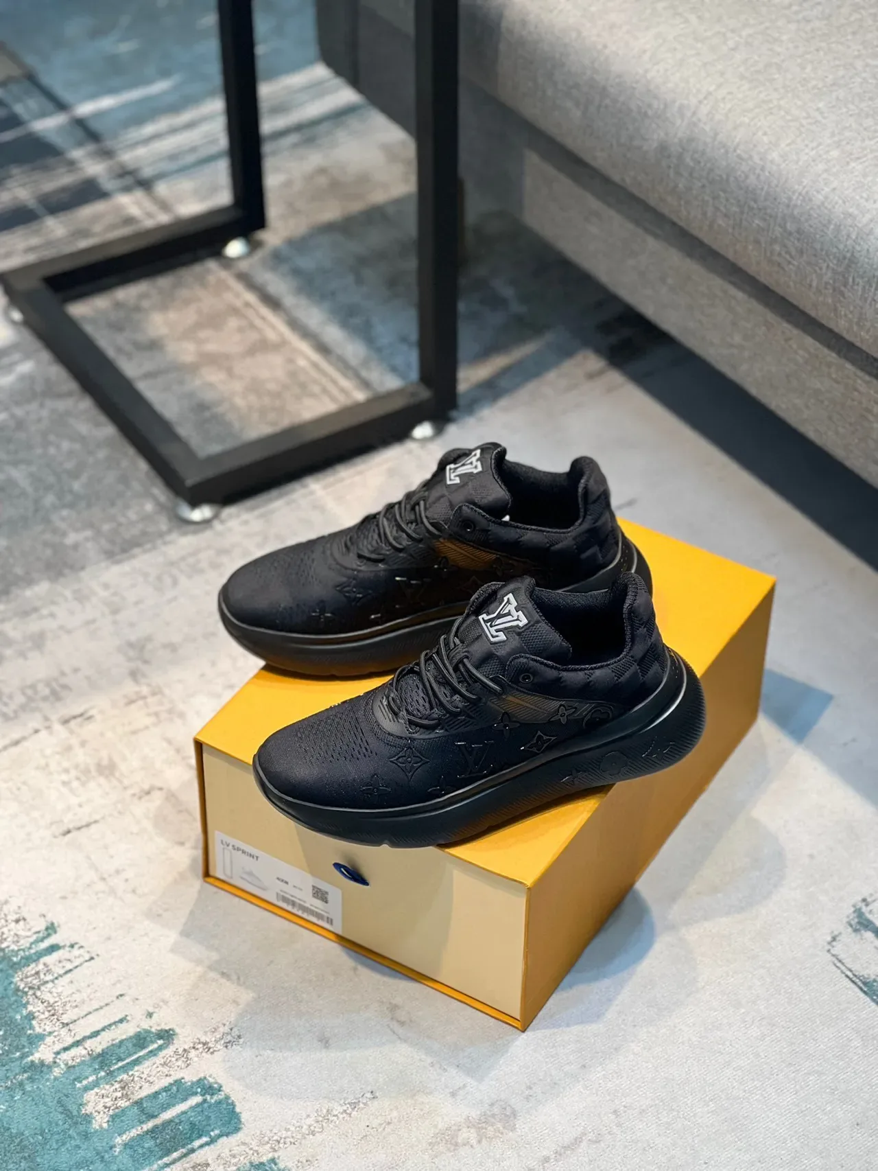 Louis Vuitton LV Trainer Chaussures lifestyle noires à monogramme tricoté supérieur et contrefort matelassé 8
