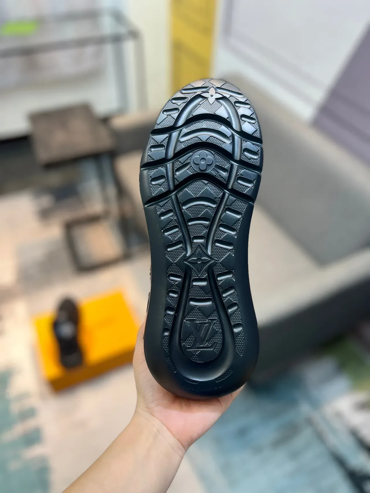 Louis Vuitton LV Trainer Chaussures lifestyle noires à monogramme tricoté supérieur et contrefort matelassé 9